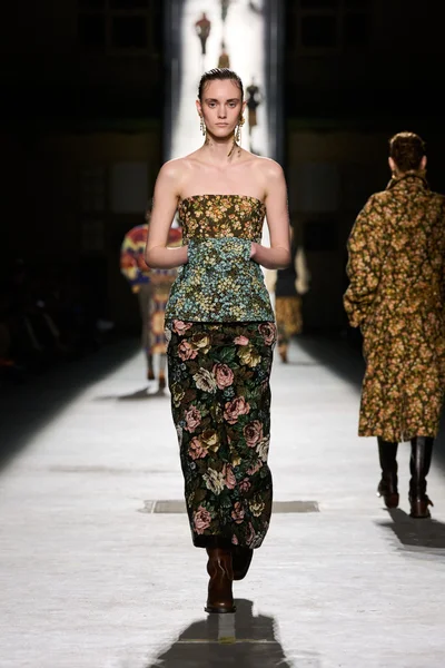 Look 23